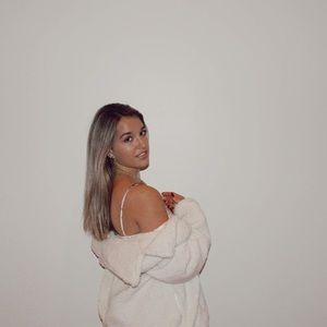 Meet your Posher, Abi